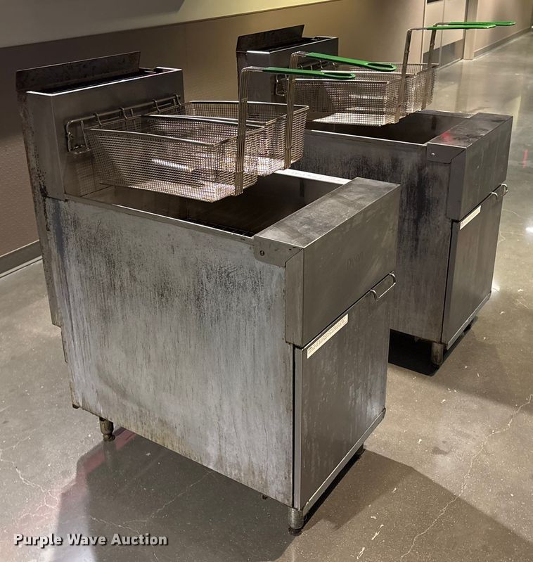 image for item EI5692 (2) Dean SR162GN fryers