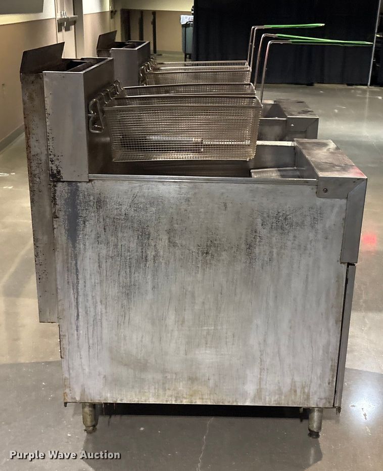 image for item EI5692 (2) Dean SR162GN fryers