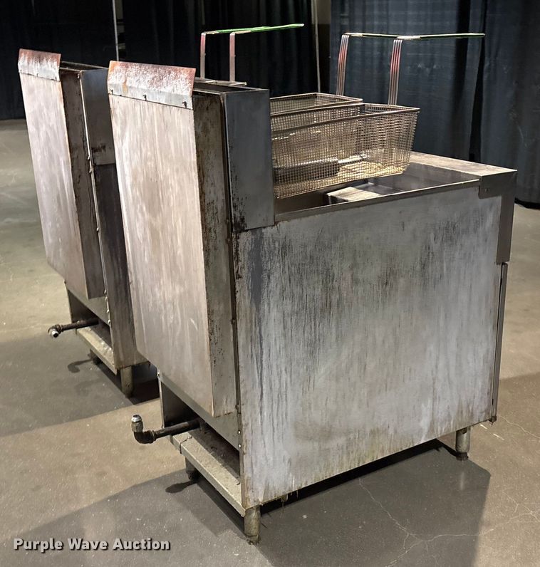 image for item EI5692 (2) Dean SR162GN fryers