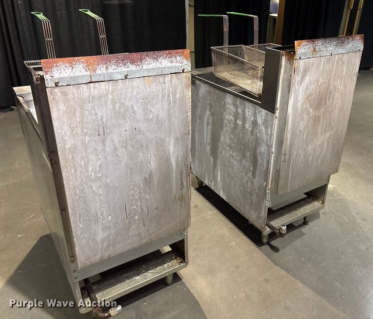 image for item EI5692 (2) Dean SR162GN fryers