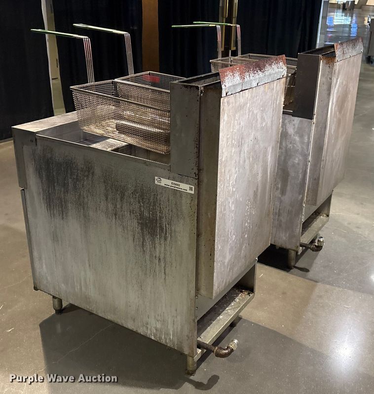 image for item EI5692 (2) Dean SR162GN fryers