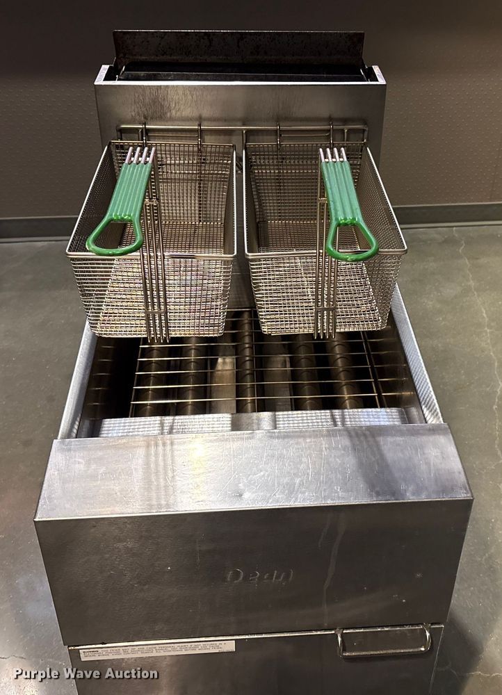 image for item EI5692 (2) Dean SR162GN fryers
