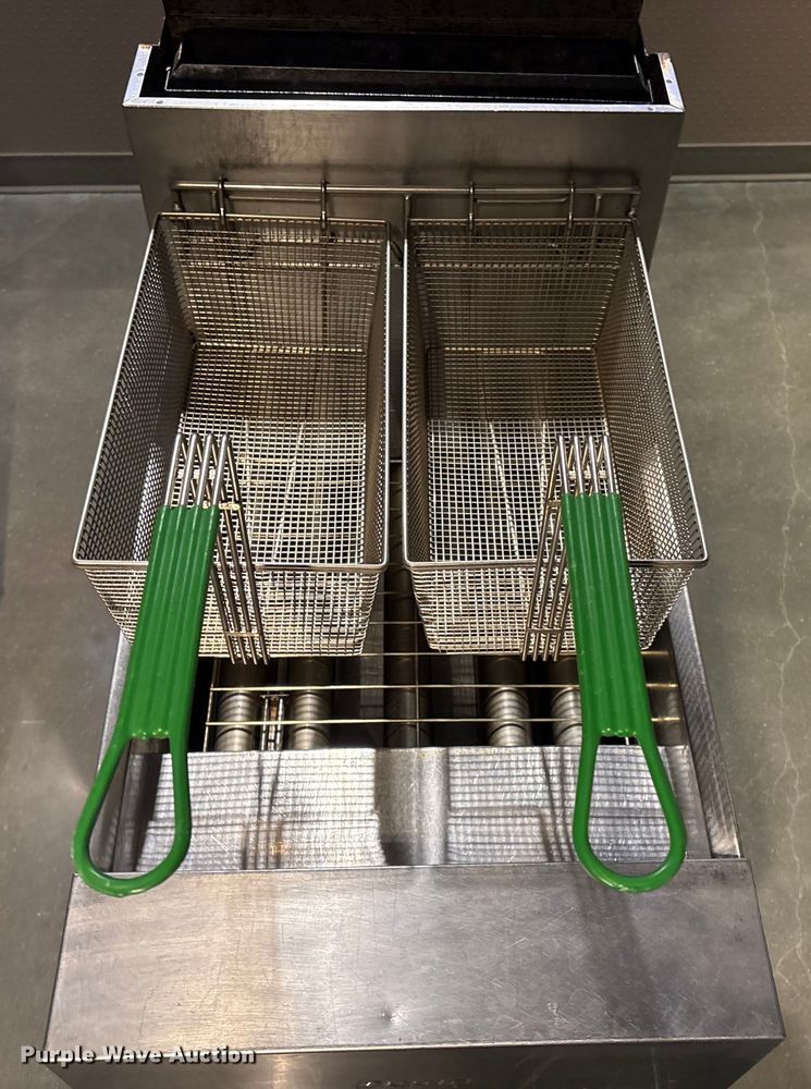 image for item EI5692 (2) Dean SR162GN fryers