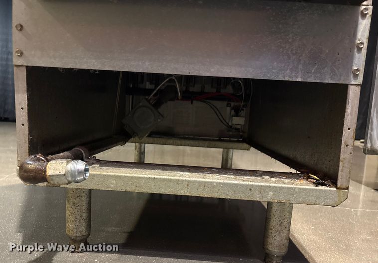 image for item EI5692 (2) Dean SR162GN fryers