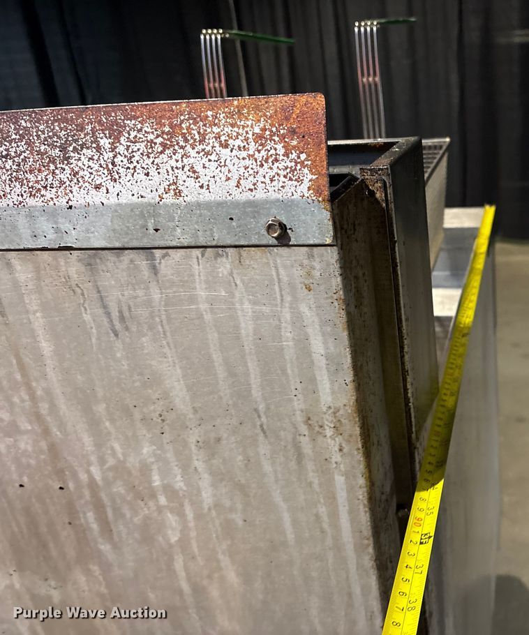 image for item EI5692 (2) Dean SR162GN fryers