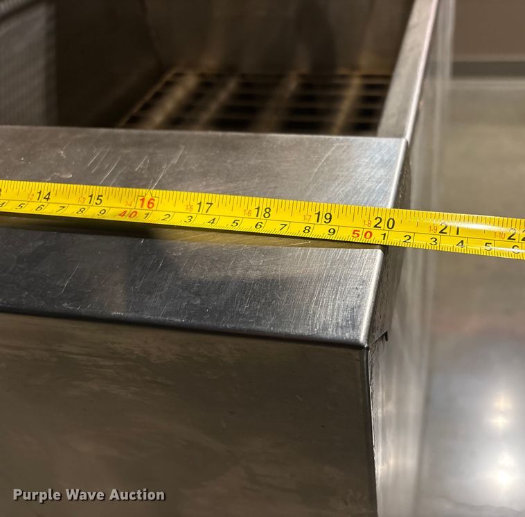 image for item EI5692 (2) Dean SR162GN fryers