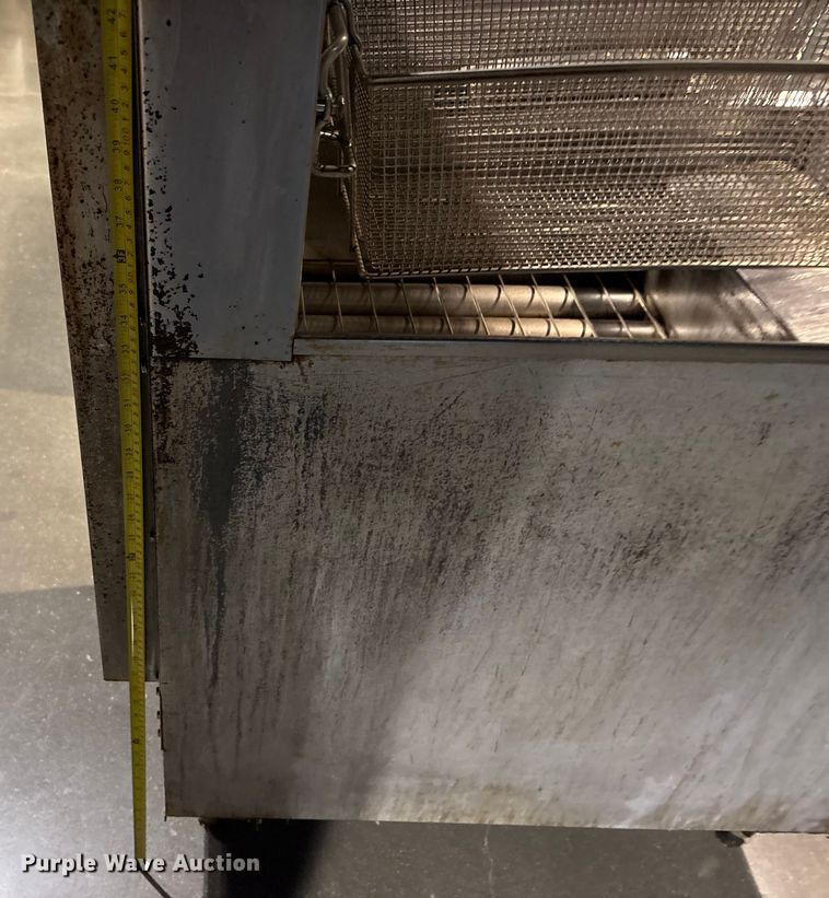 image for item EI5692 (2) Dean SR162GN fryers