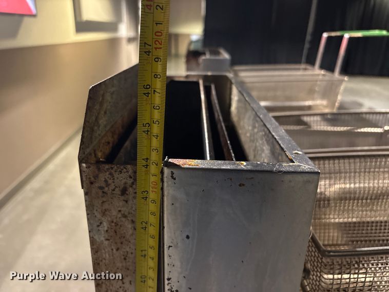 image for item EI5692 (2) Dean SR162GN fryers