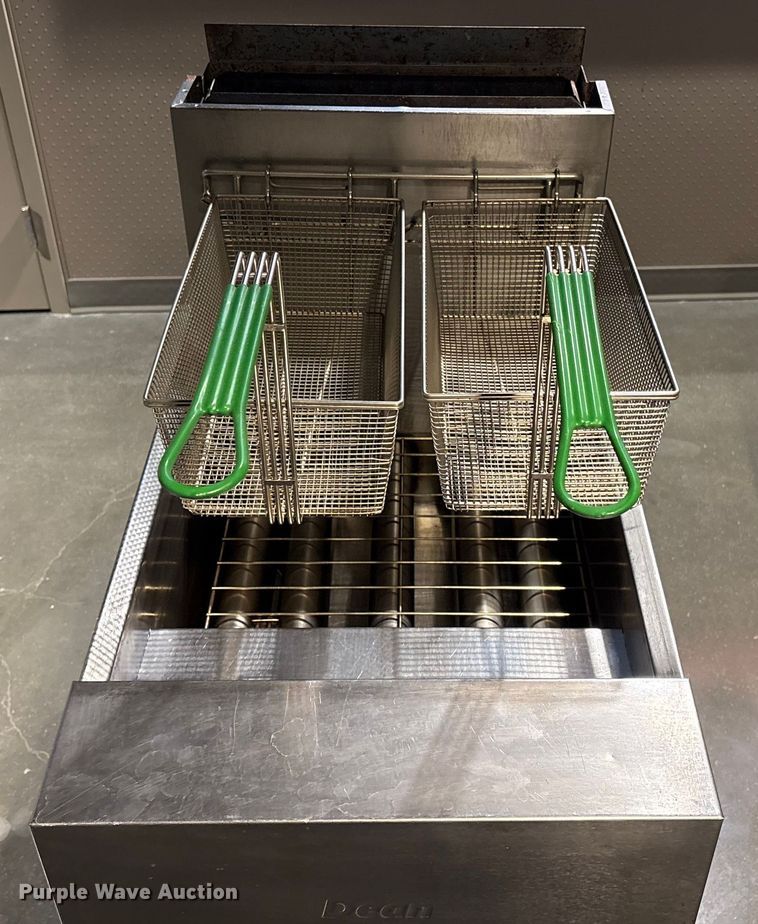 image for item EI5692 (2) Dean SR162GN fryers