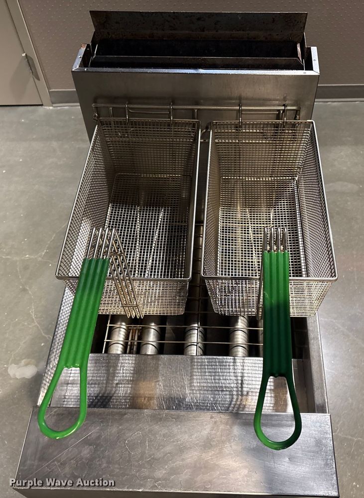 image for item EI5692 (2) Dean SR162GN fryers