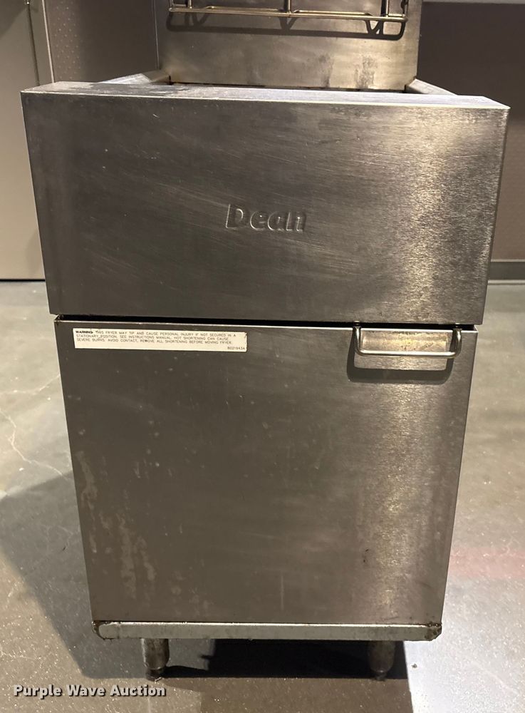 image for item EI5692 (2) Dean SR162GN fryers
