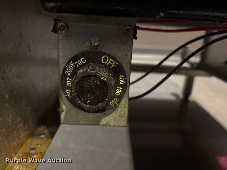 image for item EI5692 (2) Dean SR162GN fryers