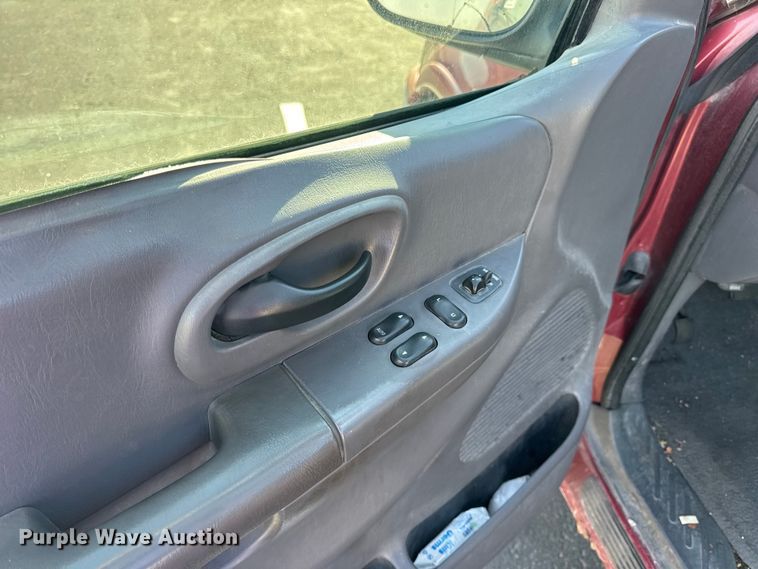 image for item EN0837 2000 Ford F150 Ext. Cab pickup truck