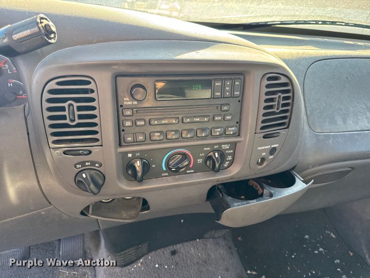 image for item EN0837 2000 Ford F150 Ext. Cab pickup truck