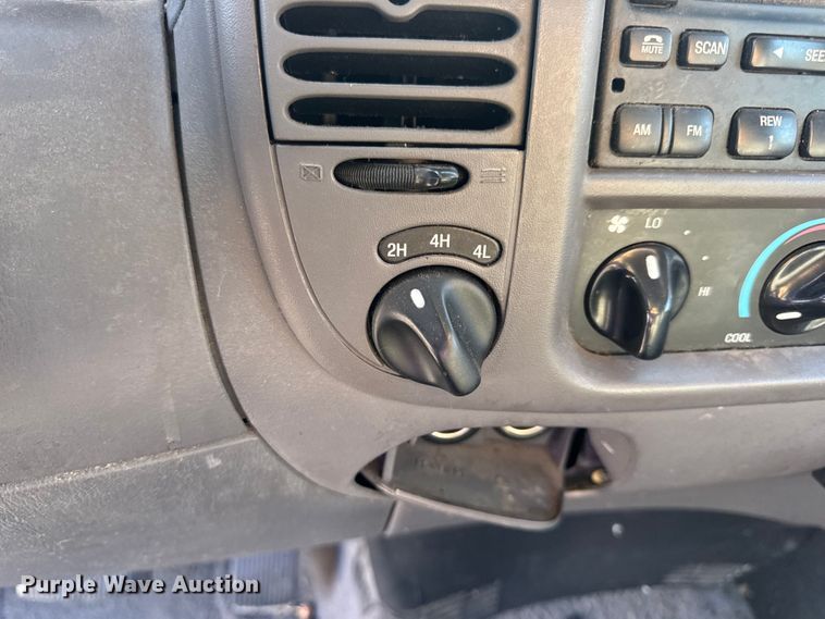 image for item EN0837 2000 Ford F150 Ext. Cab pickup truck