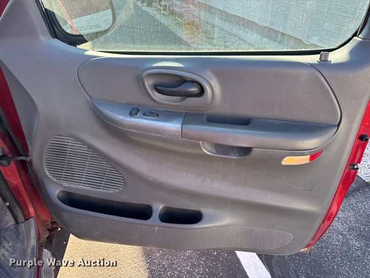 image for item EN0837 2000 Ford F150 Ext. Cab pickup truck