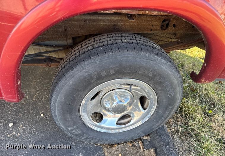 image for item EN0837 2000 Ford F150 Ext. Cab pickup truck