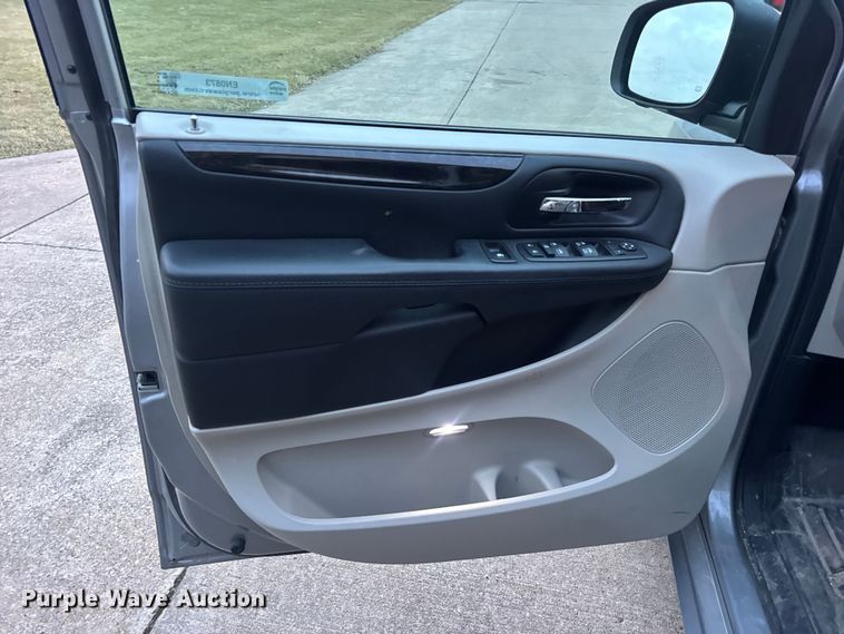 image for item EN0873 2018 Dodge Grand Caravan van