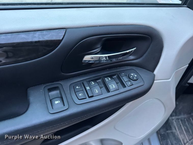 image for item EN0873 2018 Dodge Grand Caravan van