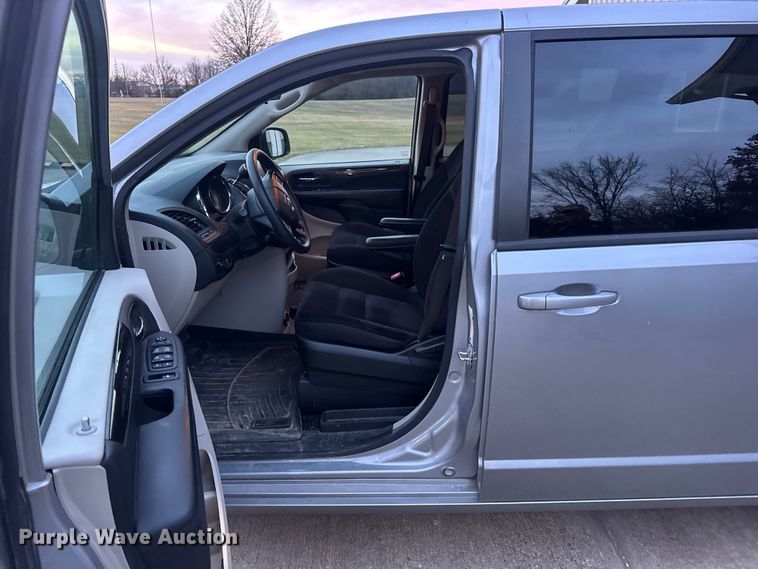 image for item EN0873 2018 Dodge Grand Caravan van