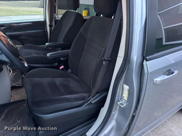 image for item EN0873 2018 Dodge Grand Caravan van