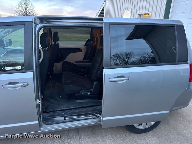 image for item EN0873 2018 Dodge Grand Caravan van