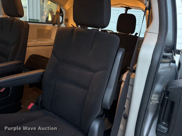 image for item EN0873 2018 Dodge Grand Caravan van