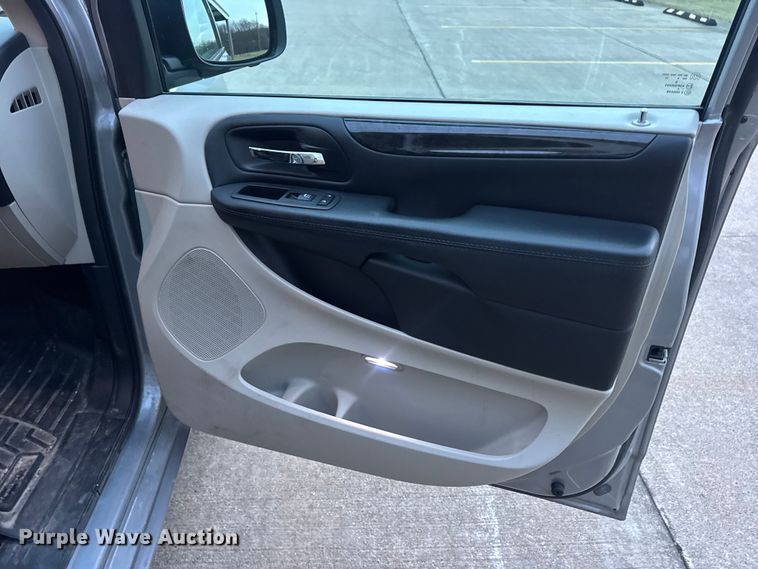 image for item EN0873 2018 Dodge Grand Caravan van