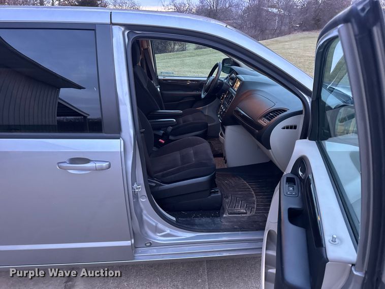 image for item EN0873 2018 Dodge Grand Caravan van