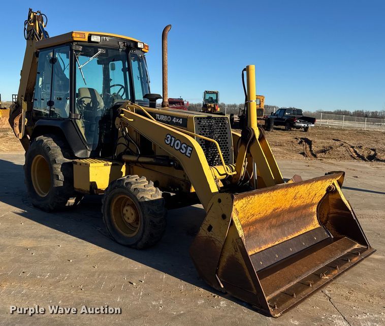image for item EN0884 1999 John Deere 310SE backhoe