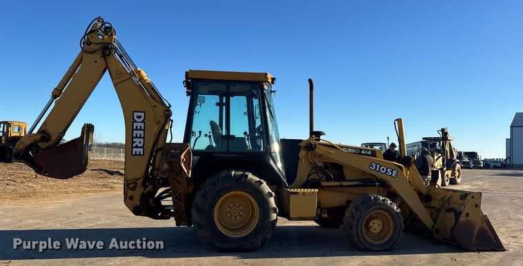 image for item EN0884 1999 John Deere 310SE backhoe