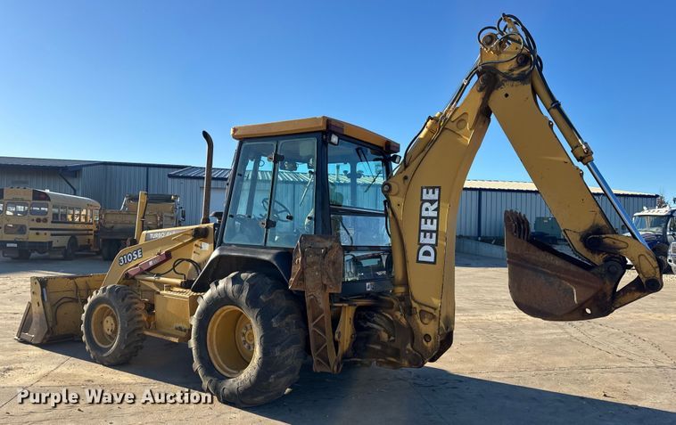 image for item EN0884 1999 John Deere 310SE backhoe