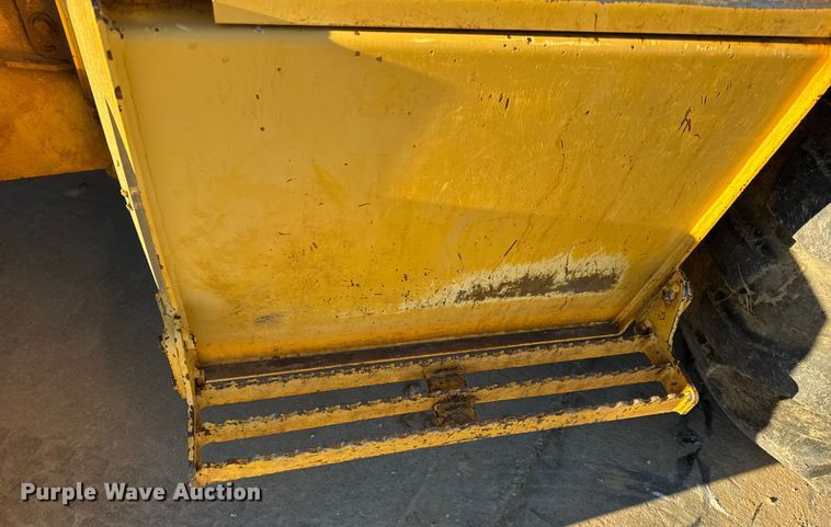 image for item EN0884 1999 John Deere 310SE backhoe