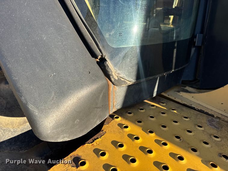 image for item EN0884 1999 John Deere 310SE backhoe