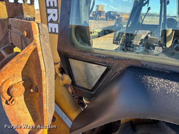 image for item EN0884 1999 John Deere 310SE backhoe