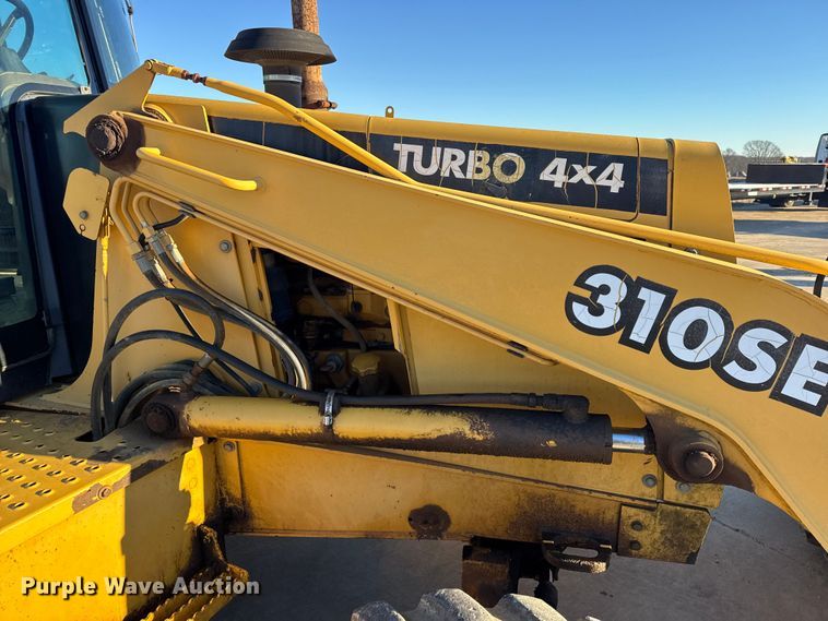 image for item EN0884 1999 John Deere 310SE backhoe