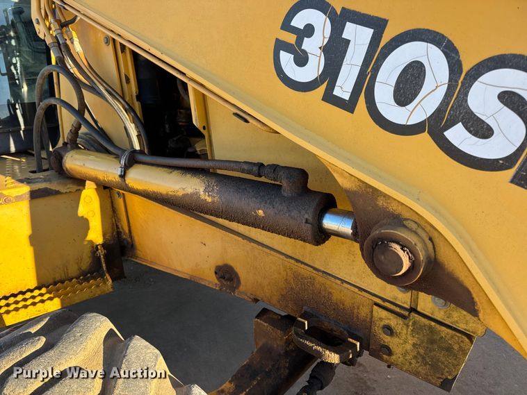 image for item EN0884 1999 John Deere 310SE backhoe
