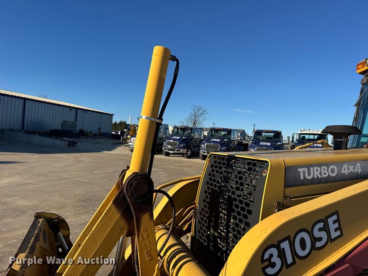 image for item EN0884 1999 John Deere 310SE backhoe