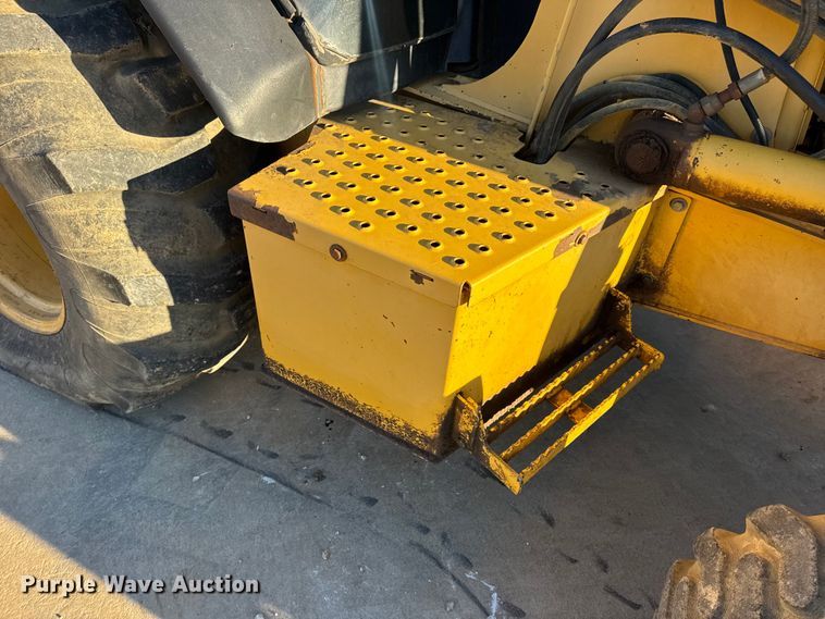 image for item EN0884 1999 John Deere 310SE backhoe