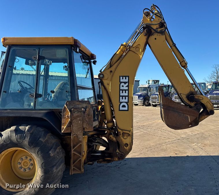 image for item EN0884 1999 John Deere 310SE backhoe