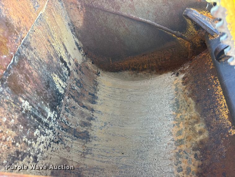 image for item EN0884 1999 John Deere 310SE backhoe