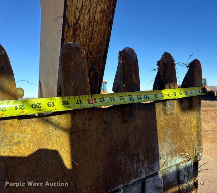 image for item EN0884 1999 John Deere 310SE backhoe