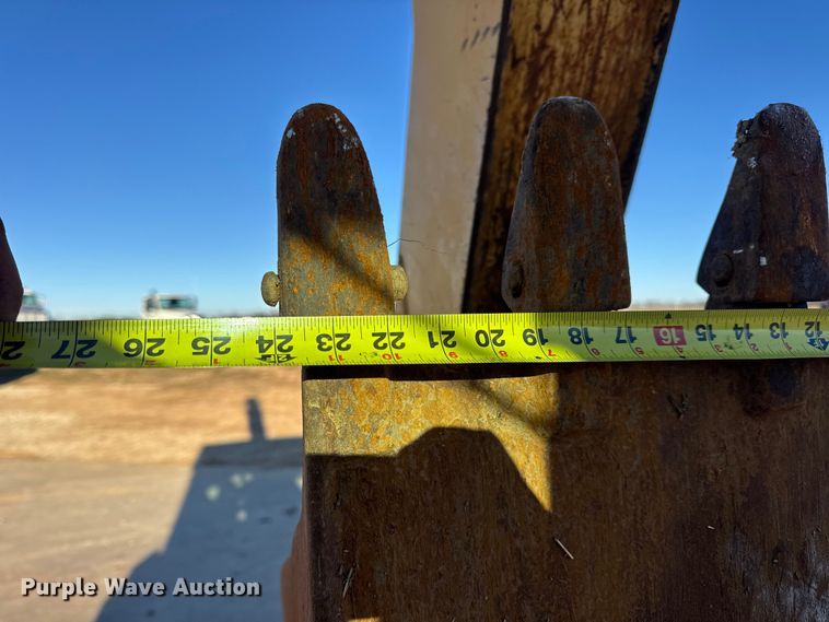 image for item EN0884 1999 John Deere 310SE backhoe