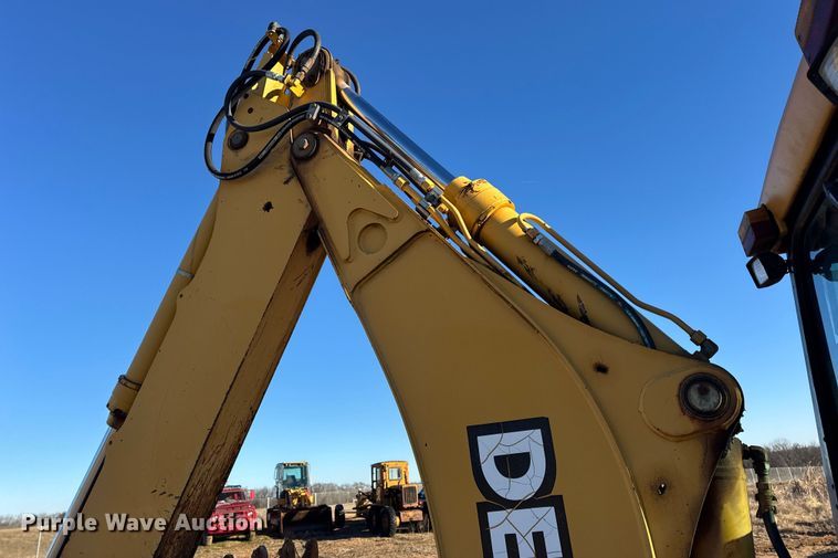 image for item EN0884 1999 John Deere 310SE backhoe
