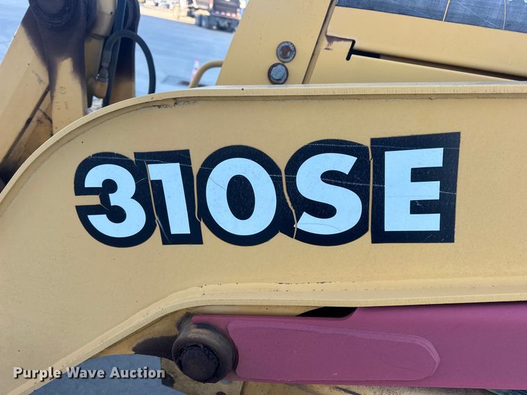 image for item EN0884 1999 John Deere 310SE backhoe