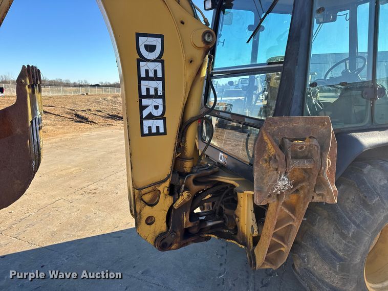 image for item EN0884 1999 John Deere 310SE backhoe