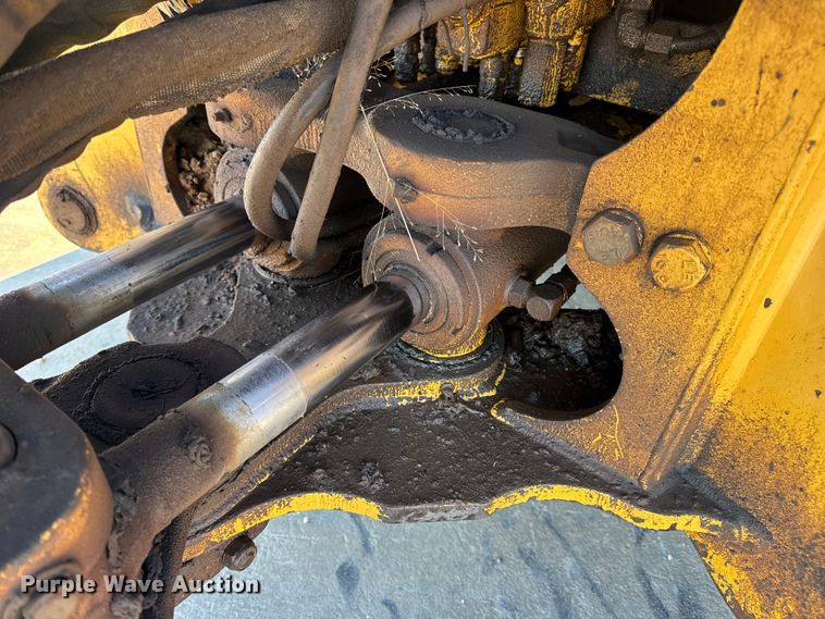 image for item EN0884 1999 John Deere 310SE backhoe