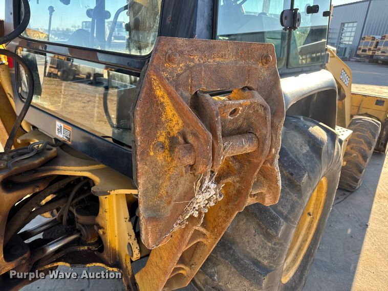 image for item EN0884 1999 John Deere 310SE backhoe
