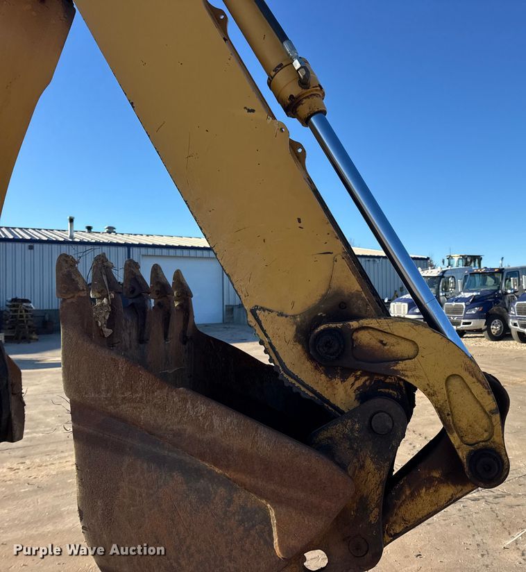 image for item EN0884 1999 John Deere 310SE backhoe