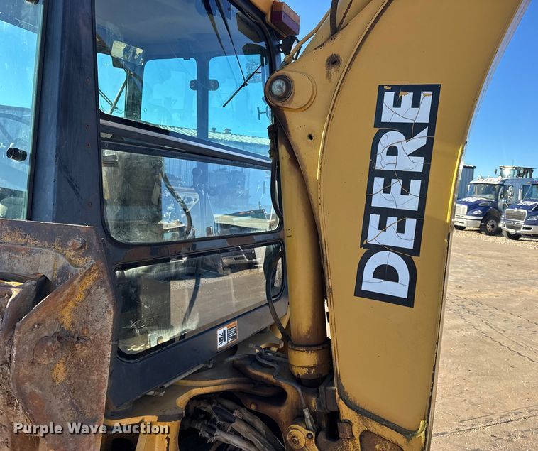 image for item EN0884 1999 John Deere 310SE backhoe